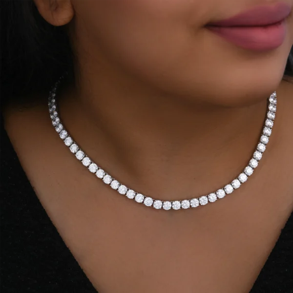 SOLITARY NECKLACE